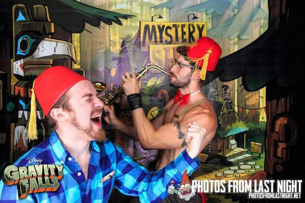 _AlexHirsch's tweet photo. Last nights premiere party was INSANE! How insane? How about you ask our special guest...HUNKLE STAAAANNN!! #GetGrunk http://t.co/uINUy3k0W5