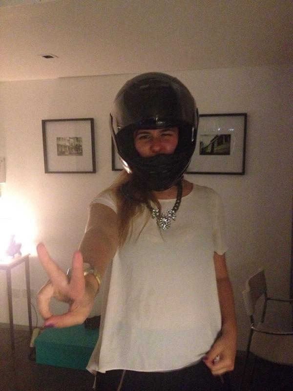 Aca, de festejo con #djmoto <a href="/luliclr/">Luciana</a> preparando las bandejas para rockear