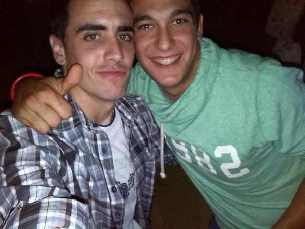 ruben12vva's tweet photo. Con el amoo¡¡¡ el que mas pelotas le echa dl puto bocaa @jesuschipy #muchobocaaa http://t.co/Jt1a4NkKxg