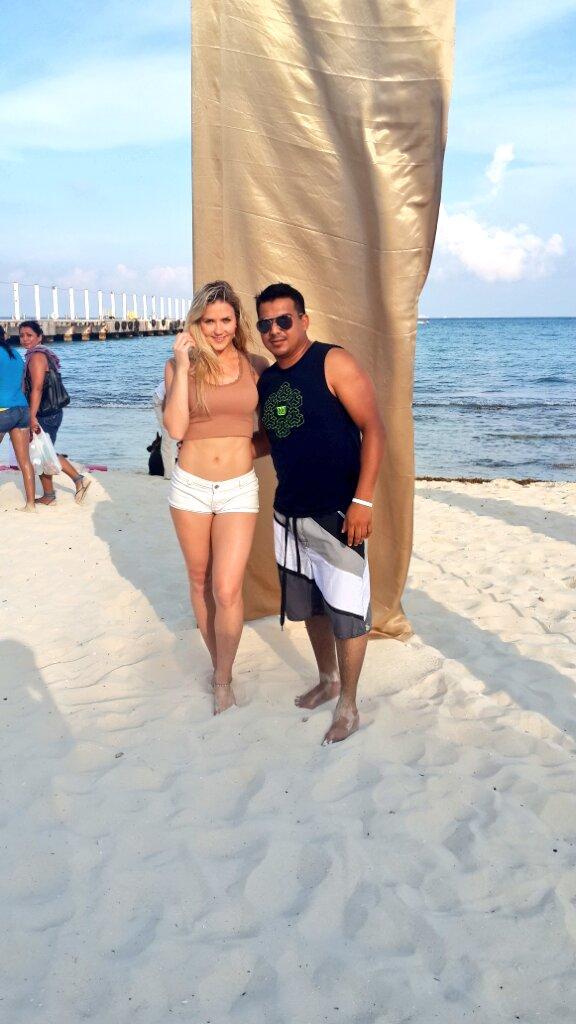 natt135's tweet photo. @karenkaoficial   muy hermosa y amable http://t.co/KFyY0QNxUn