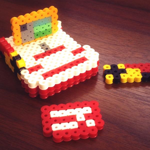 やや よめ 初めての立体アイロンビーズ ヽ ﾉファミコン作ったよー ちゃんとコントローラーもソフトも抜き差しできます もっとソフト作りたい Http T Co Fivaj5qbhh Twitter