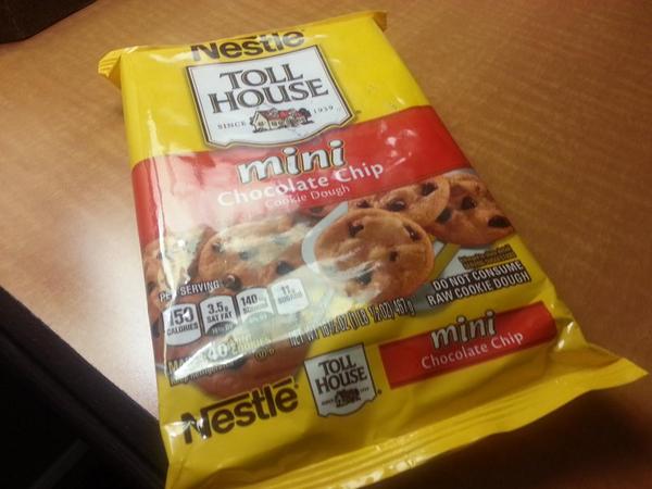newcommgetaway's tweet photo. Mmm. “@bzuillsmith: Bonus round!  @newcommgetaway #wg14 #TollHouse #NoHotelFridge #GottaFinishItTonight #Romance http://t.co/2fYxK53D2w”