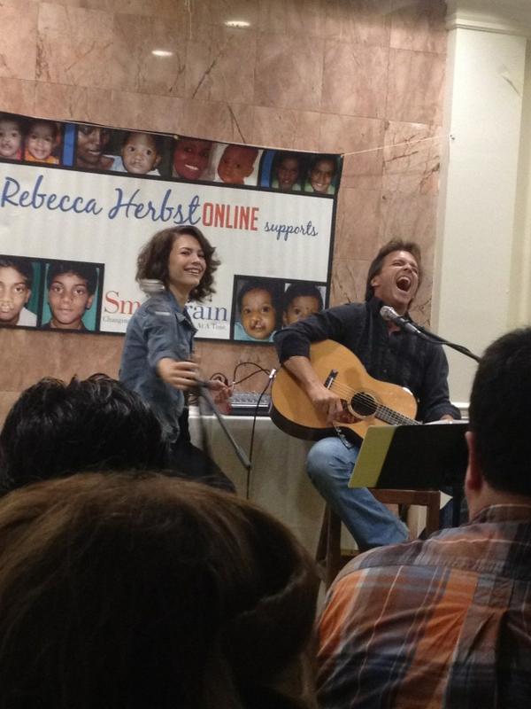 jaxse24's tweet photo. About to start auctioning things off! #GHFCW Raising money for @Smiletrain http://t.co/o2fGIbsDUt