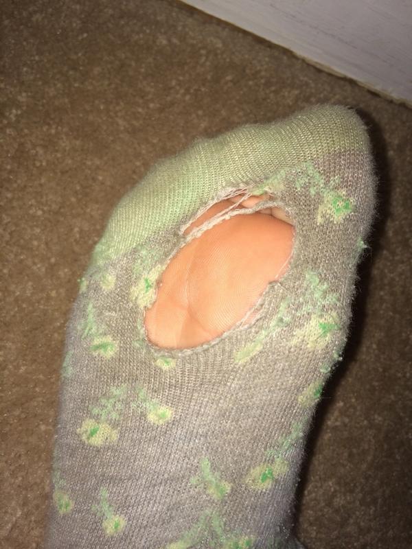 ballerinabitchh's tweet image. This is what happens when you do turns in your house 24/7. please tell me im not the only one #dancerprobz