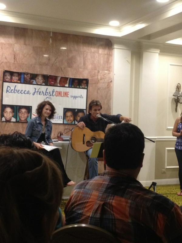 jaxse24's tweet photo. @reevesforreal @RebeccaLHerbst $425 for black and white ball script! http://t.co/h5YziqGE0X