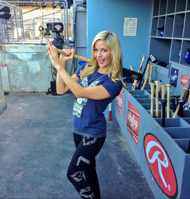 Playing around in the Dodgers Dugout before the game ❤

@Dodgers #Dugout #Baseball  @BigAlPeoplesPal
