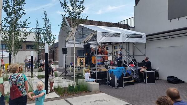 achterhoekinfo's tweet photo. achterhoekspektakeltoer weer in volle gang in ulft bij de dru http://t.co/hzzXHEciO9