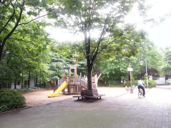today_we_r's tweet photo. 어렸을때 살았던 동네에 가면 느껴지는 특유의 감정이 있다..그리고 항상 생기는 의문...여기가 이렇게 작았었나??그땐 참 크고 넓었던거 같은데... http://t.co/nIfP8pHgZ4