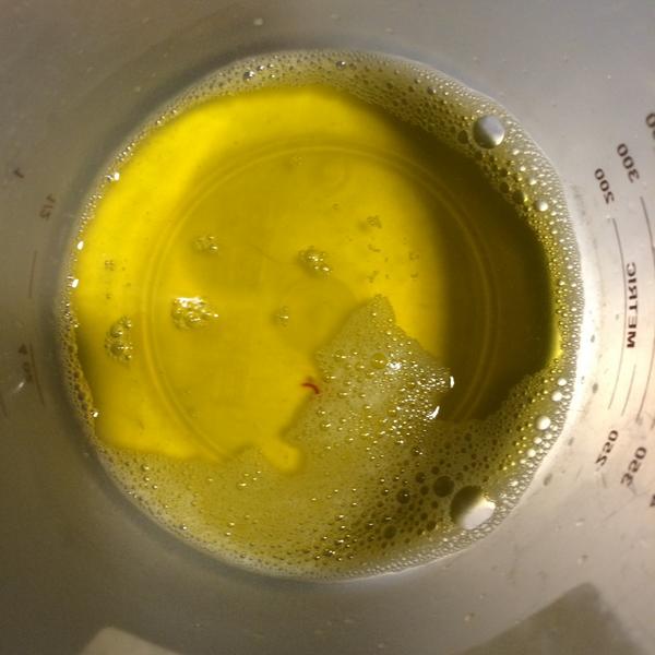 SamJSwilley's tweet image. Nope it&apos;s not pee. The conclusion of our #thoracocentesis. The kitty feels better. 😁 #VetTech #RVT #EmergencyClinic