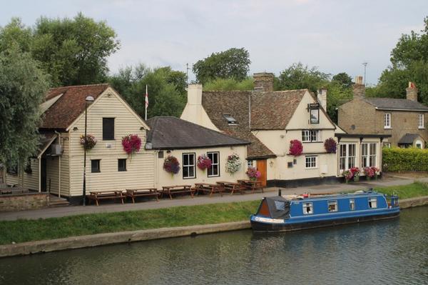 Best #Cambridge #Pub #Summer garden / hanging basket competition - Tweet your pics today <a href="/FortStGeorge/">Fort St George</a> ?