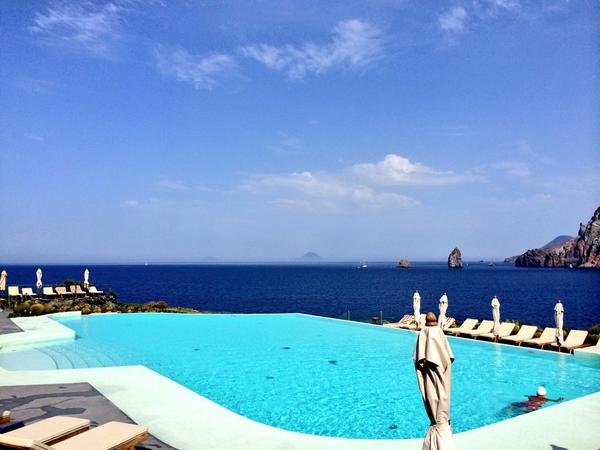 Via '@TherasiaResort: #morning #swimming with a great view #aeolianisland #SICILY '

Voglio andare questo❁Che bello!!