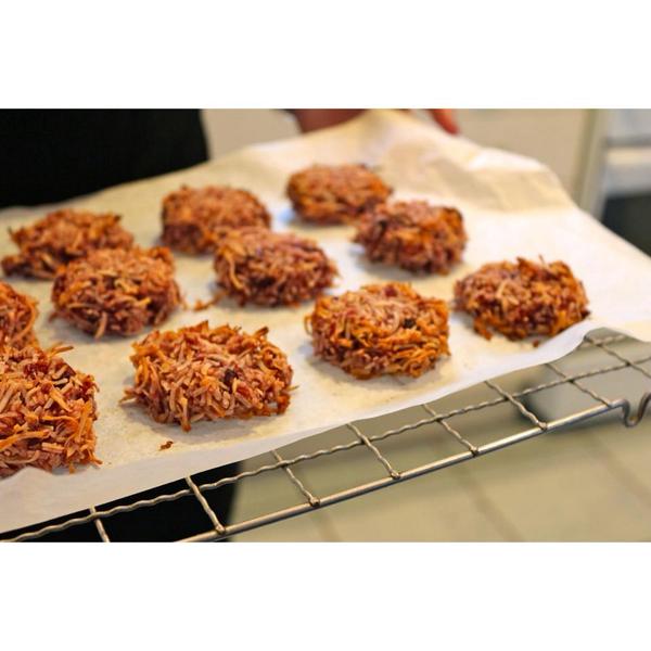 choozsnacks's tweet photo. Will you chooz spiced chickpeas or cranberry coconut macaroons? #coca4 #choozsnacks #tweetmyproject #health #food http://t.co/6HIQh2jsZZ