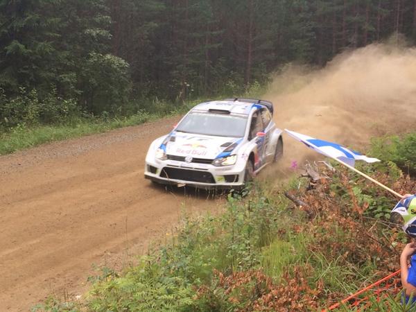 MiGroup_sport's tweet photo. Last curve on ss25 before finish line for @JariMattiWRC @vwrallytheworld @michelin_sport http://t.co/SVHj3CxOaS