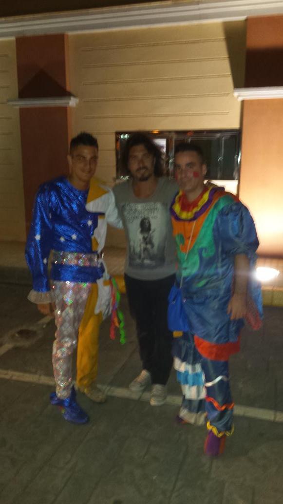 felipeportero16's tweet photo. Noche para nunca olvidar... con los @paraita3x4  y @comparsamateo carnaval desde niño me envenenas... http://t.co/74buDcWU1f