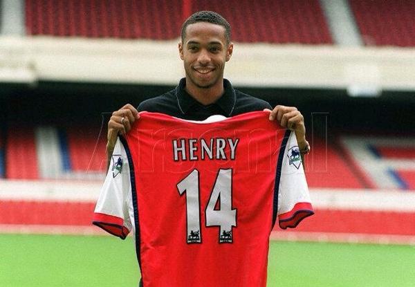itz_fat1's tweet image. 15 years ago today, Arsenal signed the King, Thierry Henry!