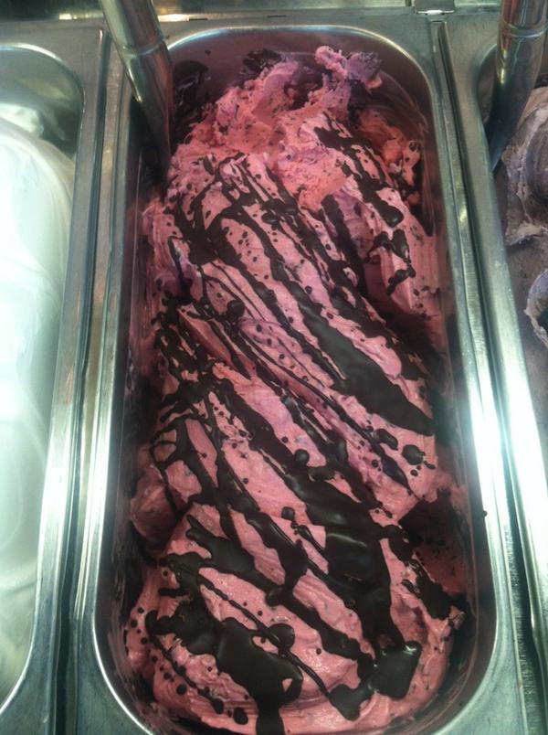 CapogiroPenn's tweet image. RASPBERRY STRACCIATELLA WHAT