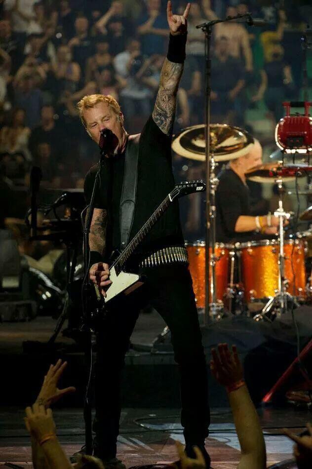 HAPPY BIRTHDAY TO A METAL LEGEND PAPA HET JAMES HETFIELD 