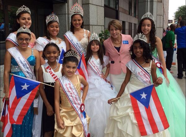 Three of my favorite things: @maura_healey, princesses, and #girlpower. #princesses4maura #PuertoRicanParade #mapoli