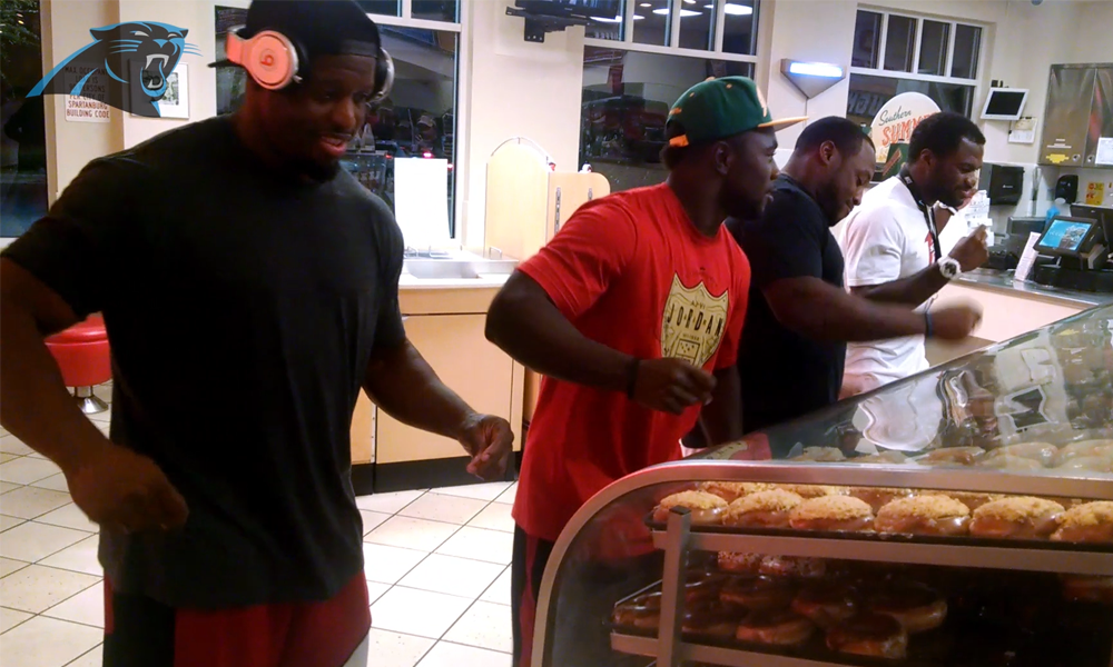 BuHMRU2IUAAq9BF.png:large