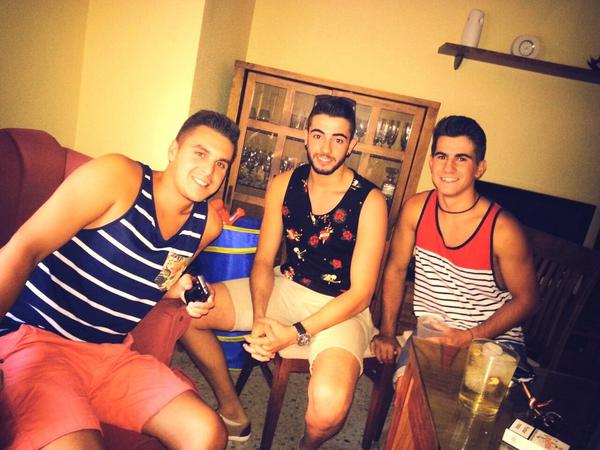 TheGoldenBoy16's tweet photo. Buena noche la de ayer!! @juhico87 @francismoreno_6 http://t.co/R1FrlycAwr