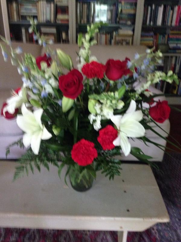 PaulGorrell's tweet photo. Yesterday, my partner & I got married. @Giants sent us this bouquet. #prettyclassy @giantspathanlon @CydZeigler http://t.co/6eMjK6MVVN