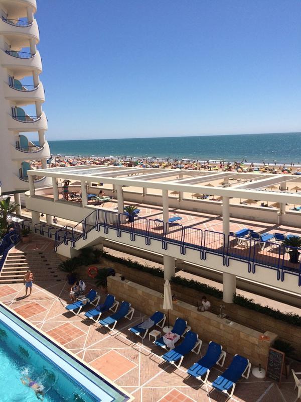 Evoliveshow's tweet photo. Último día de la #giraopenairtour en la tierra, en Cádiz! A descansar un poco y disfrutar, que esta noche LA LIAMOS!! http://t.co/pDOGm5X2IS