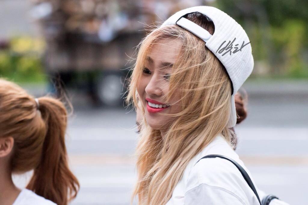 BuHx1Y8CEAAk3HR.jpg:large