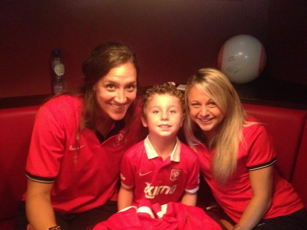 robsteen71's tweet photo. @FCTwenteVrouwen heb ook nog een foto gemaakt met mobiel van Veronica Napoli omdat Lenn zulke leuke krulletjes had! http://t.co/I1yZd14xwe