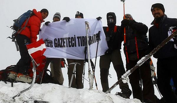 İşte Ağrı maceramız"<a href="/cnnturkcom/">CNN Türk</a>: [VİDEO] Gazetecilerden Ağrı Dağı'na çok anlamlı tırmanış... cnnturk.com/video/turkiye/… "