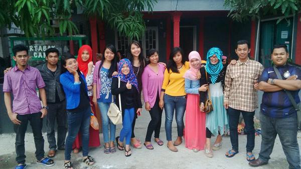 Purnama_dini's tweet photo. Reuni kengkawan SMA :) :* http://t.co/PyJs2g9XSe
