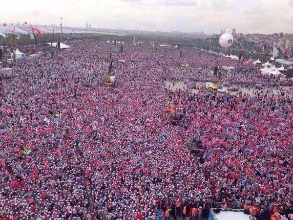 ismail_yasa's tweet photo. أردوغان يلقي في إسطنبول كلمته في أضخم تجمع انتخابي في تاريخ تركيا (أكثر من مليونين).. هذا أكبر من اللي سبق http://t.co/GNljbXeap1