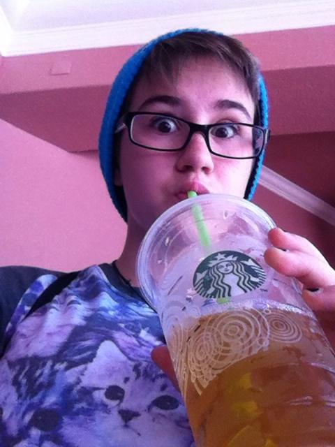 Happy birthday to me! Starbucks peach tea and Universals Harry Potter park with my parents  Hope it doesnt rain! 