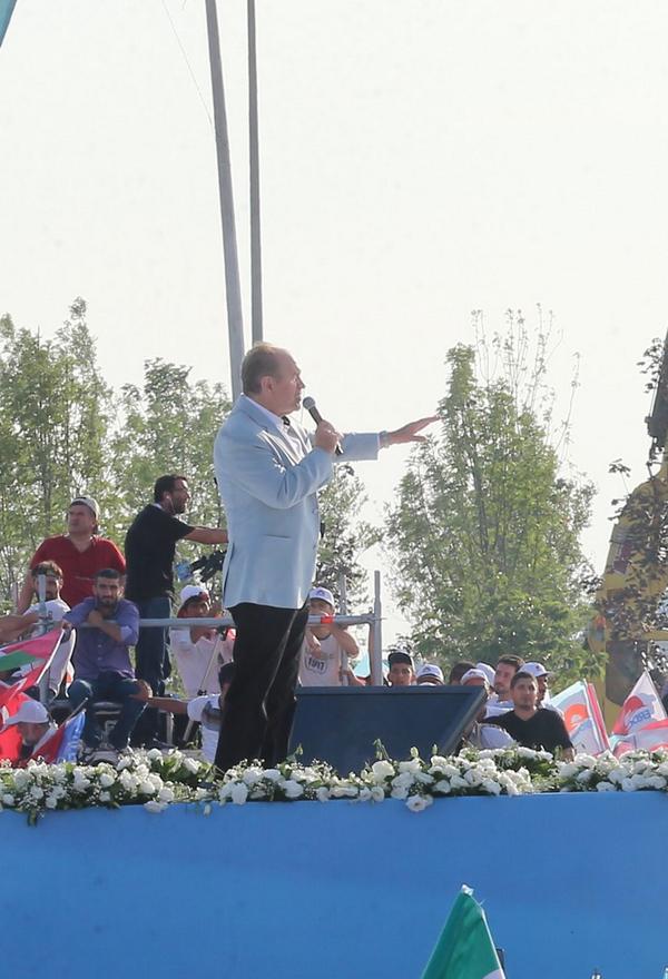 Kadir__Topbas's tweet photo. Maltepe'de tarihi bir gün yaşadık... https://t.co/MwAMiAhoyz http://t.co/GjoCE8eZZG
