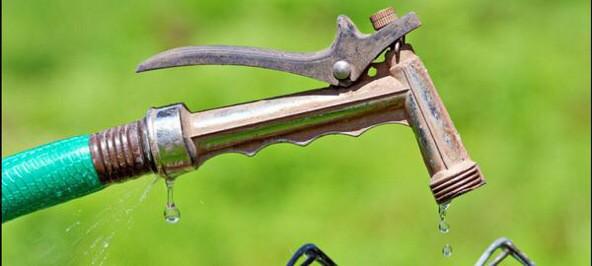 coldwellbanker's tweet photo. Going on vacation &amp; worried about your plants? 6 tricks to keep plants hydrated while  away http://t.co/rP63SFwW0h http://t.co/cUhmnQds08