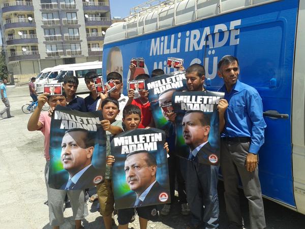 AKPARTISURUC's tweet photo. Seçim Otobösümüz Yoğun İlgi İle Karşılaşmaktadır.

@m_yavuz63 @egilmezyusuf http://t.co/m6geWz7h0N