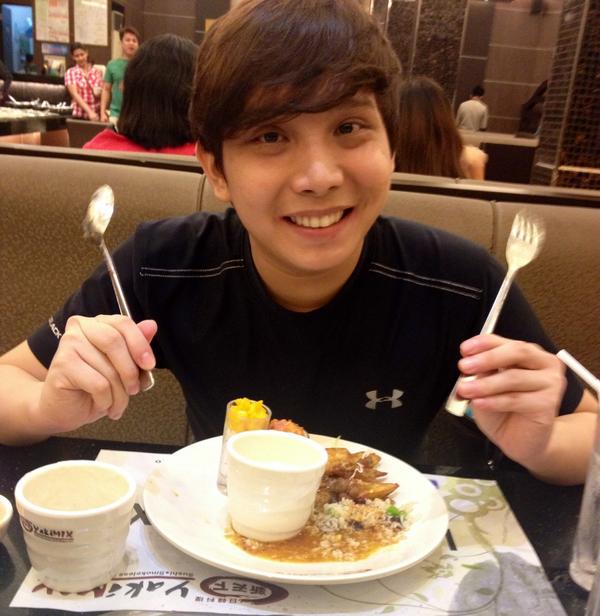 johnbendix's tweet image. food is my love life :))