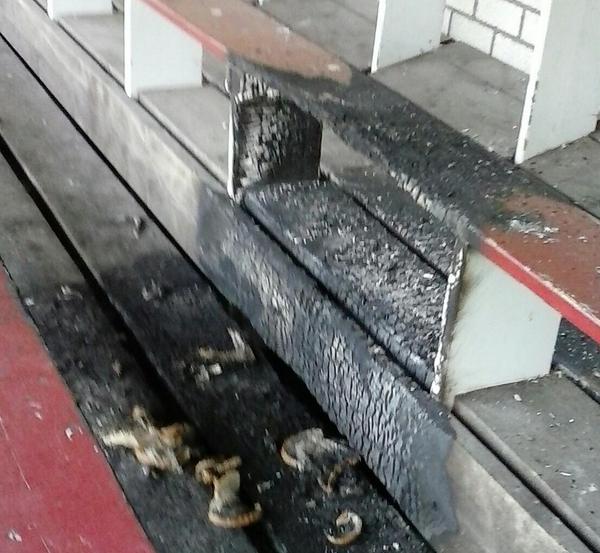 TonnydeVries1's tweet photo. Vernielingen op 'open' Sportcomplex kost SC Bolsward deze zomer enkele duizenden euro's. Foto: BBQ in tribune! http://t.co/NymKFnGSQ4