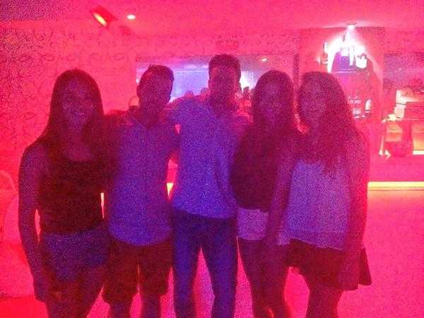 sandrbatr's tweet photo. De fiesta ayer con los chicos :D http://t.co/LEf772sFJq