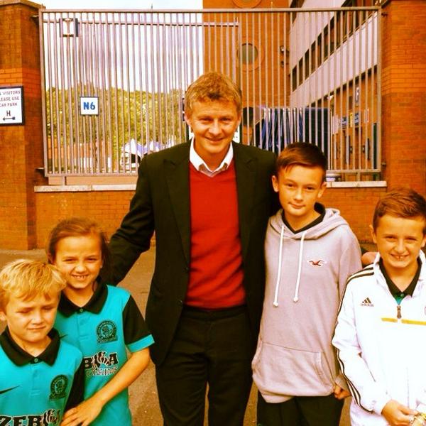 Joey_PNE's tweet photo. #met #olegunner #today #at #rovers #what #a #man #legend⚽💯 http://t.co/ys8yGmJr7N