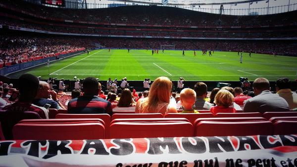 PiXaV's tweet image. J2 de l'Emirates Cup avec une victoire de l'@AS_Monaco contre @Arsenal ! @ULTRASMONACO94 présents ! DAGHE MUNEGU 🔴⚪