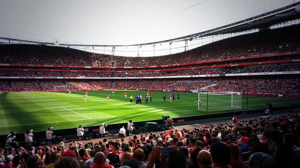 PiXaV's tweet image. J2 de l'Emirates Cup avec une victoire de l'@AS_Monaco contre @Arsenal ! @ULTRASMONACO94 présents ! DAGHE MUNEGU 🔴⚪