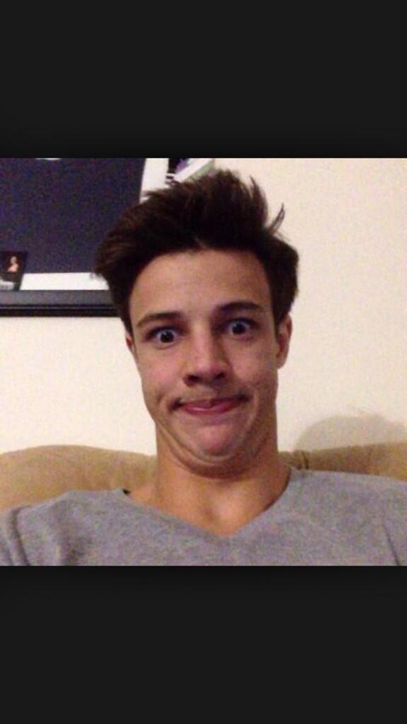 computergeek200's tweet image. Let&apos;s get the freak to 3 Million @camerondallas #GetCamTo3Mill