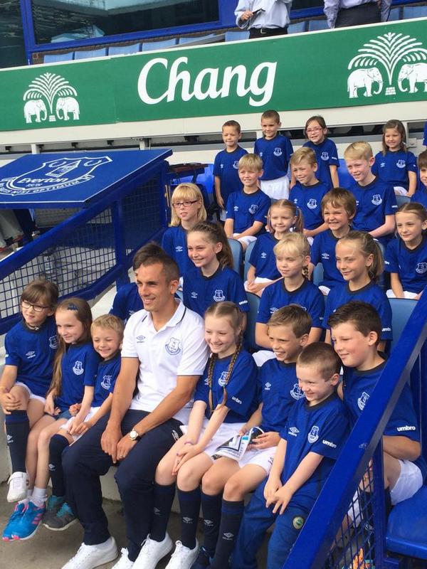 Parrotprint1's tweet photo. Lovely pics of my nephew &amp; nieces at their uncle @Osman21Leon osman's testimonial, hope you all had a lovely day xxx http://t.co/96nRgvRYRR