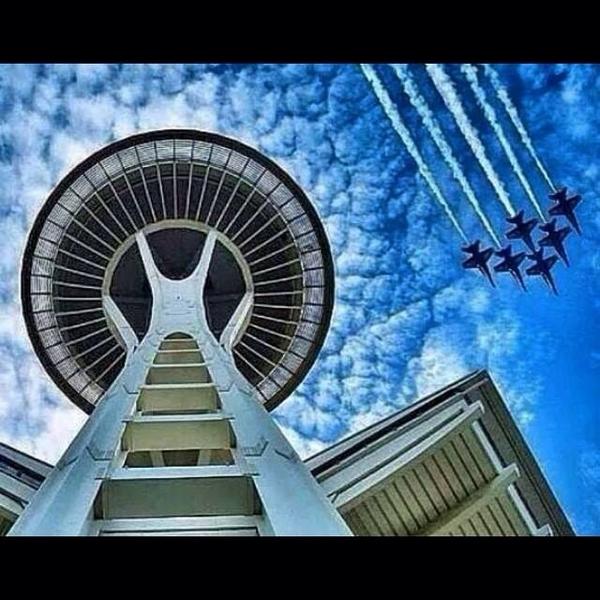 The #spaceneedle, #blueangels, and a beautiful #Seafair2014 #Sunday!