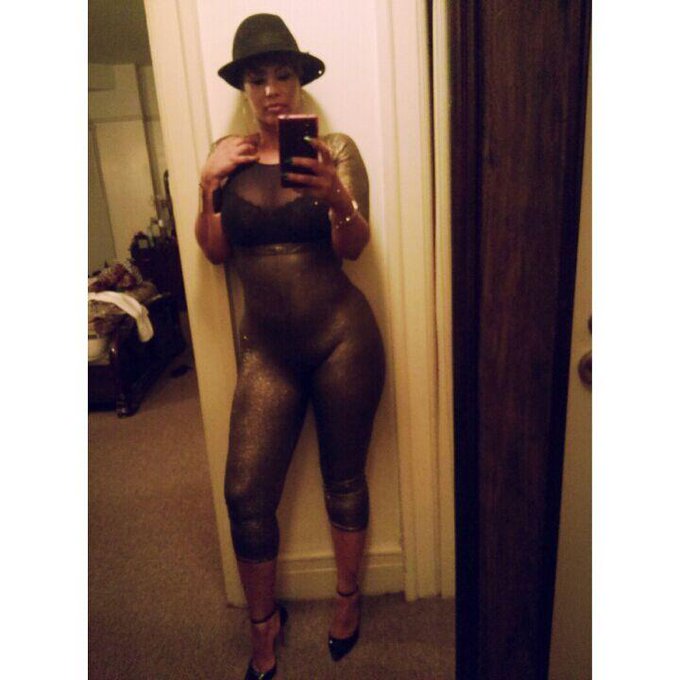 #PhotoGrid custom made cat suit designed by me and for me http://t.co/7gSVjM0BlF<a href="/tag/photogrid"class="tags">#PhotoGrid</a>