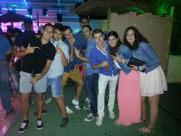 Aitor_DCG's tweet photo. El sábado de las despedidas. @Bboy_Adry @5C4RLOS @naranjo_jos @PedroJ_Romero @pedro_atletico http://t.co/C4MzogON4m