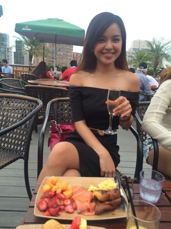 lxmrtnz's tweet image. It's Sunday and a girl has got to eat. 😛😛😛 #cheatday #workedhardforthis #newyorkstateofmind