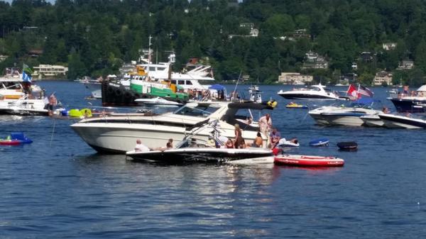 You have to wonder why more people don't tie boats together at #Seafair2014