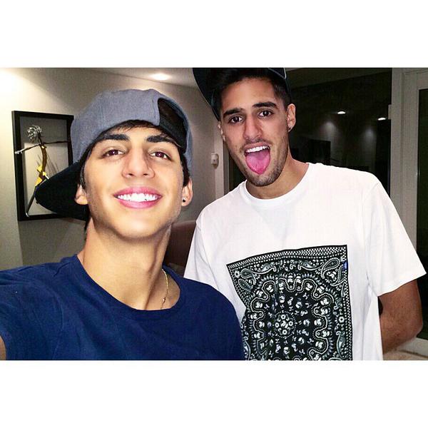 Daniel El Travieso on Twitter: &ldquo;Vine Day 🎥 http://t.co/DQjLfXIYsq&rdquo;