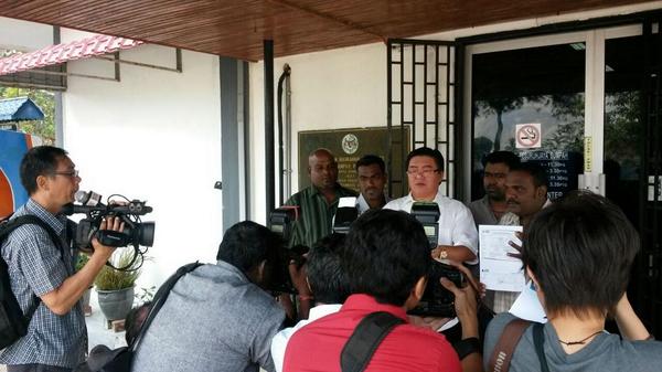 PartiCintaMy's tweet photo. 04/08: PCM VP @Huan2U posts bail of RM5k to secure the release of C.Selvam, Karpal's former driver. http://t.co/yx5a5LbAcZ